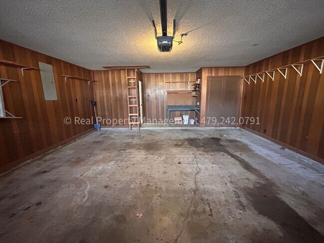 Building Photo - RENT READY! Charming 3 bed 2 bath home in the Eastside of Fort Smith!