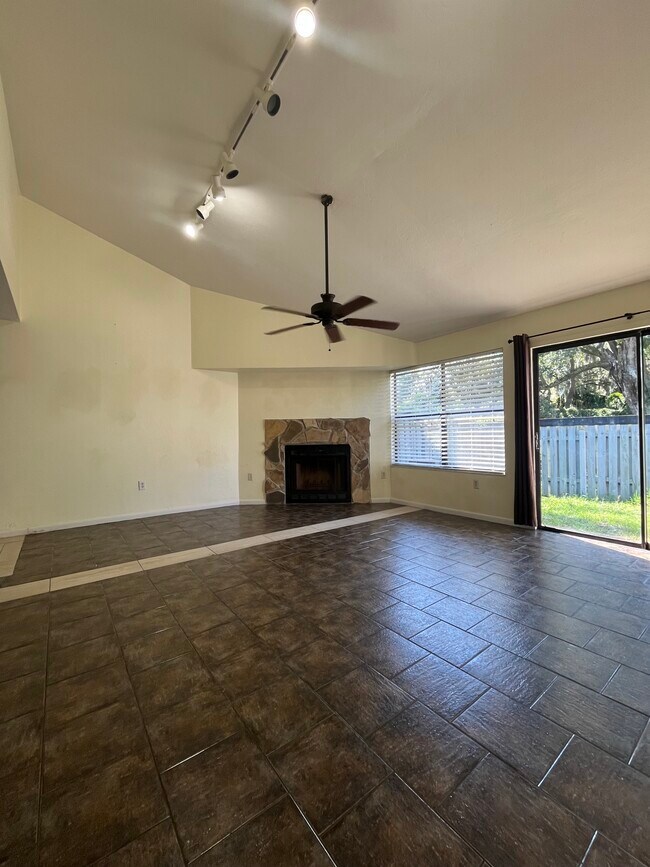 Building Photo - 4407 SW 21st Ln