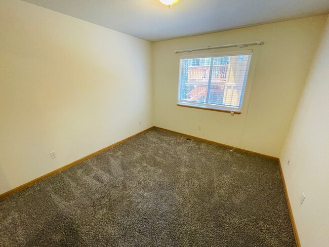 Building Photo - 3 bed 2 bath house for rent in South Lake Tahoe