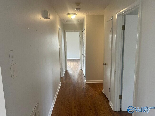 Building Photo - 7110 Jones Valley Dr SE