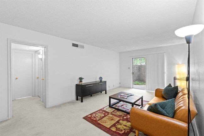 Building Photo - 2601 Bellefontaine