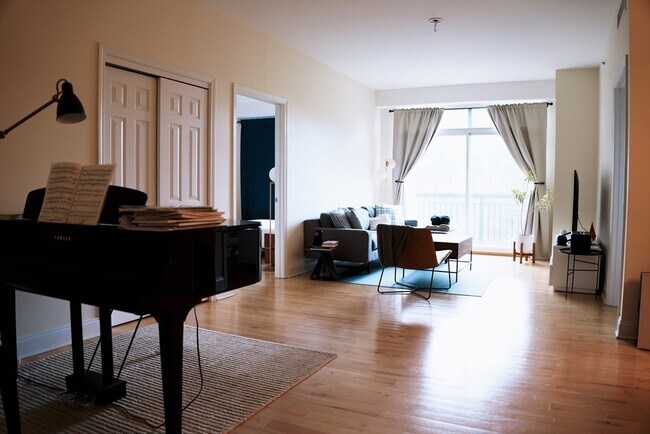 Primary Photo - 110 Cypress St