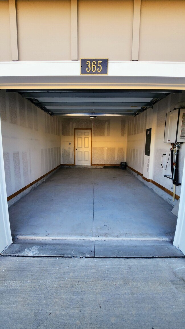 Building Photo - 365 Coastline Wy