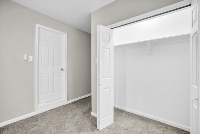 Building Photo - 125 Vandenburg Dr