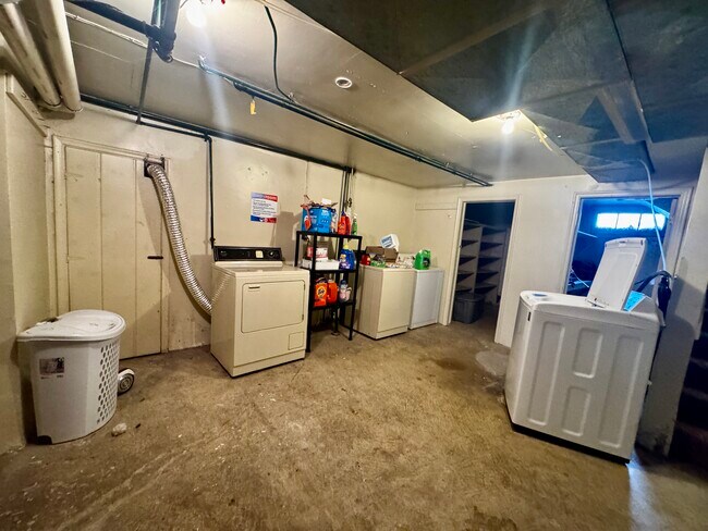 Building Photo - Frame House Duplex