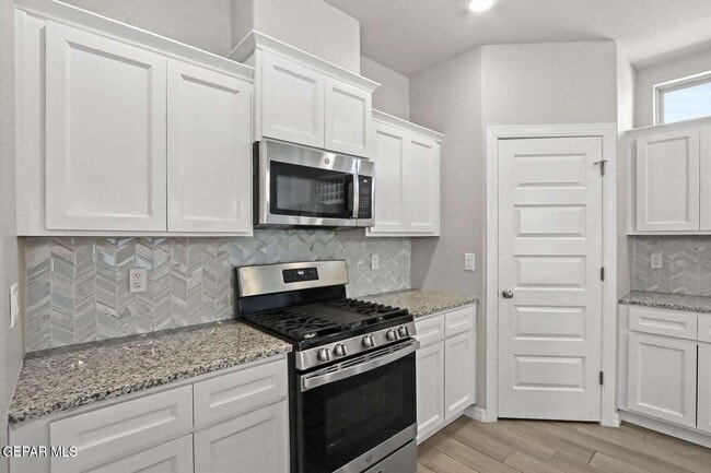 Building Photo - 13186 Emerald Isle St