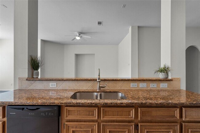 Building Photo - 11047 Pierce Valley Dr