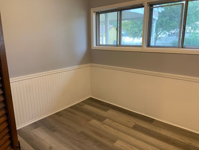 Building Photo - Beautiful Large 3 bedroom 2 bath in Levitt...