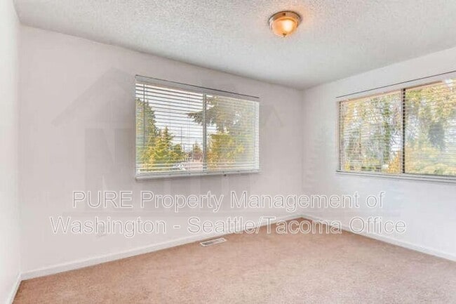 Building Photo - 4317 N Cheyenne St