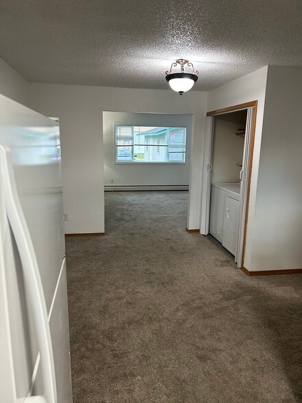 Building Photo - 5001 E Mayflower Ln