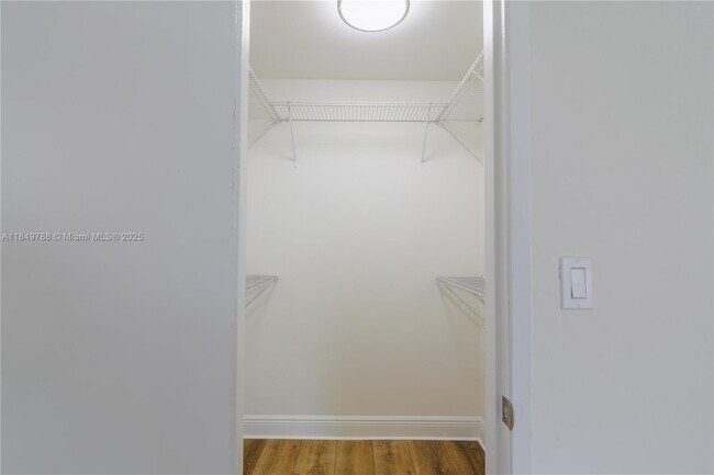 Building Photo - 8870 Fontainebleau Blvd