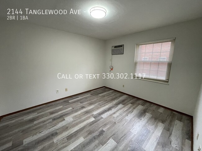 Building Photo - Two bedroom one bathroom second level apar...