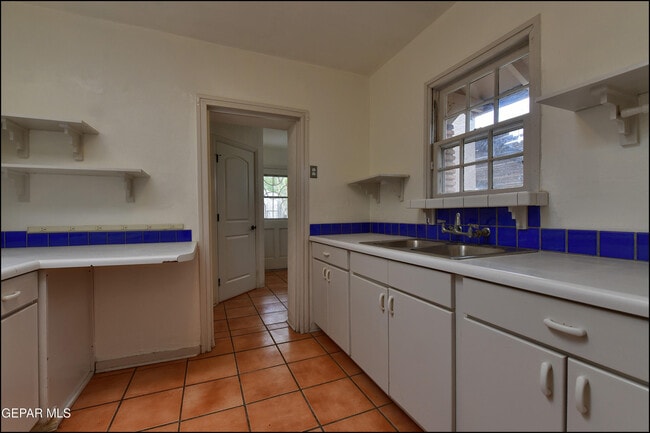 Building Photo - 1100 Kelly Way