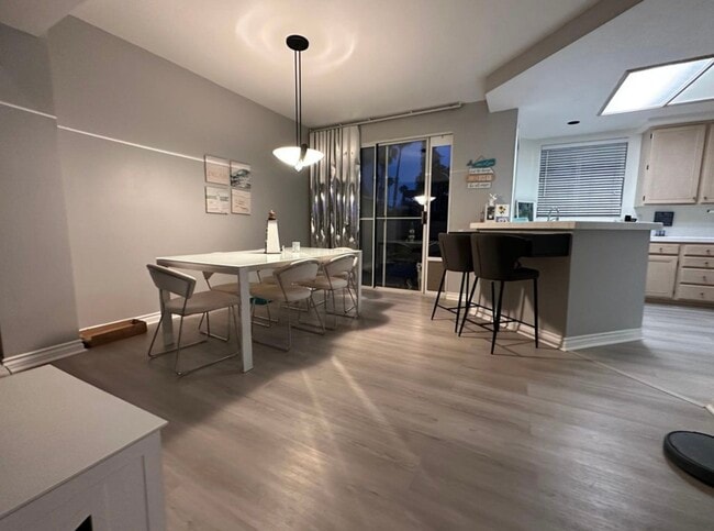 Building Photo - 369 Blue Dolphin Dr