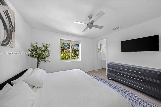 Building Photo - 817 NE 17th Way