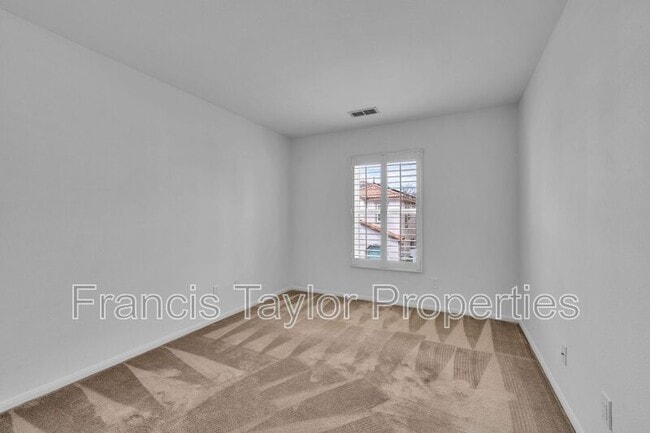 Building Photo - 401 Whitby Gn