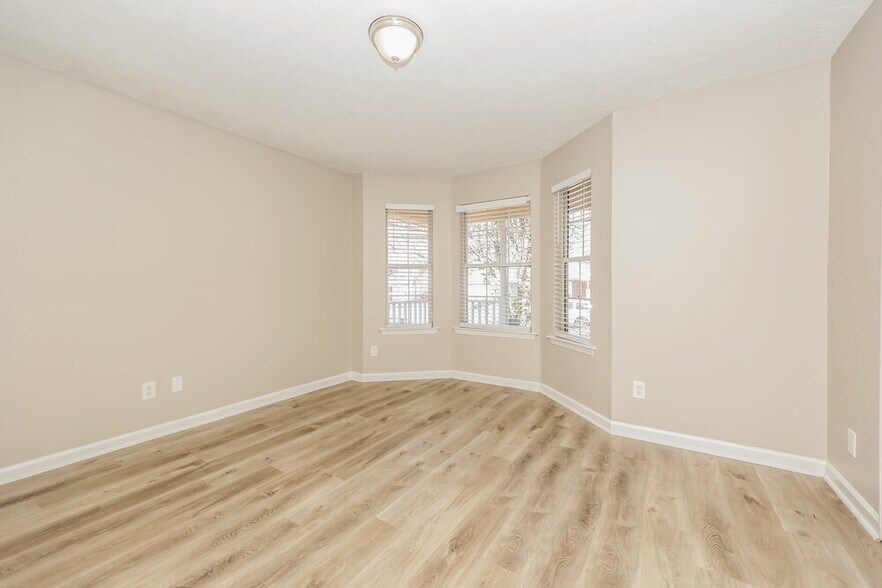 Building Photo - 605 Freedom Ct