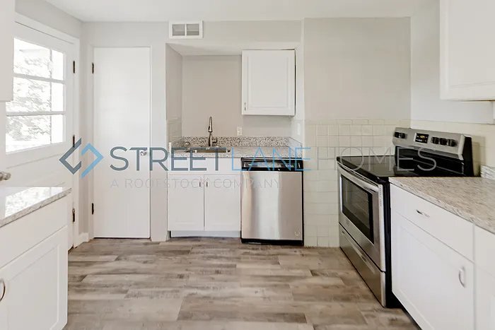 Building Photo - 6949 Pasadena Blvd