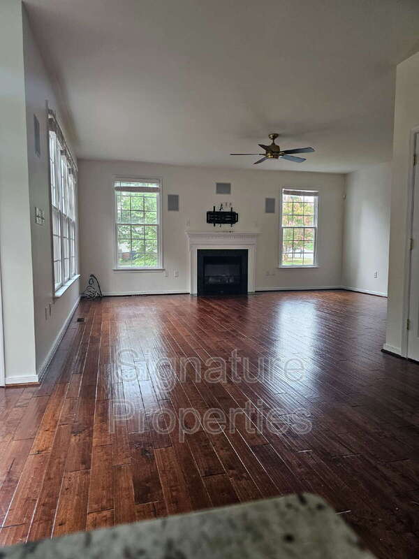 Building Photo - 5600 Barnsley Pl