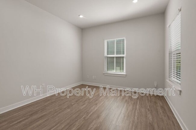 Building Photo - 441 Chinook Dr