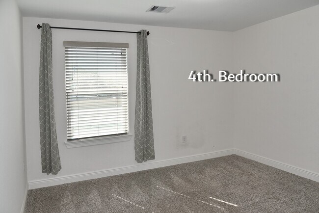 Building Photo - 5046 Van Fleet St