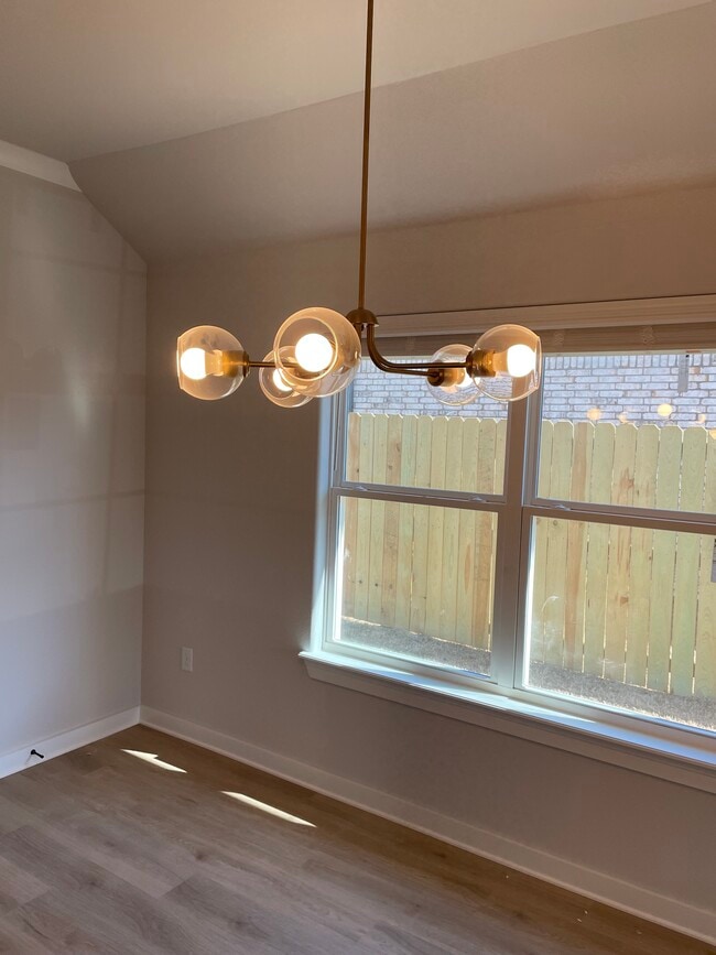 Building Photo - 1110 Maclaren Ave