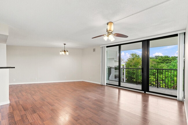 Building Photo - 1301 River Reach Dr