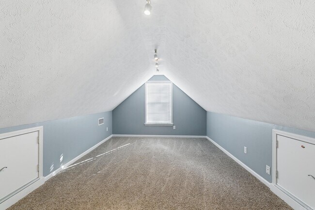 Building Photo - 20 Hillcrest Ln