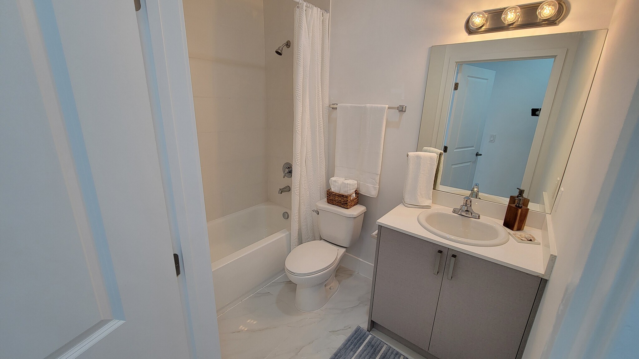 Building Photo - 1380 W 30th St