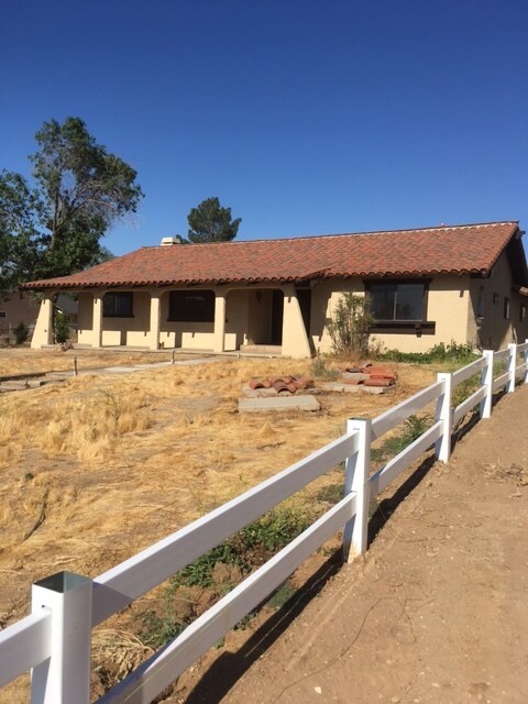 Primary Photo - 33037 Agua Dulce Canyon Rd
