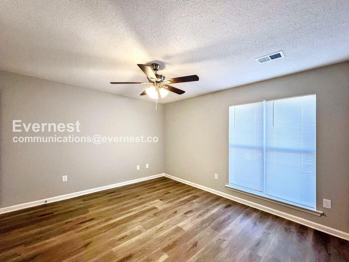 Building Photo - 5637 Kaitlyn Dr W