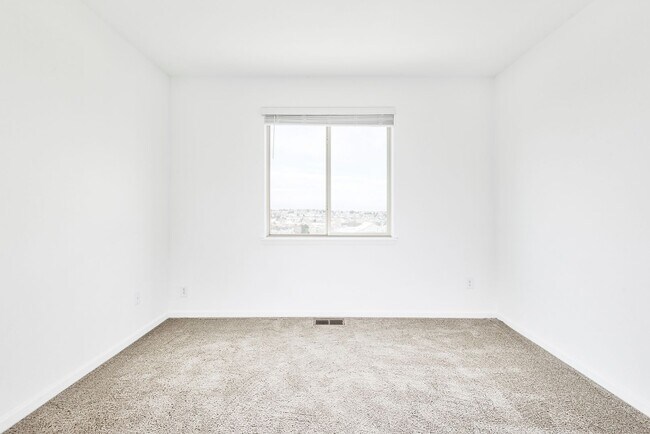 Building Photo - Great 3 bedroom for 2895!