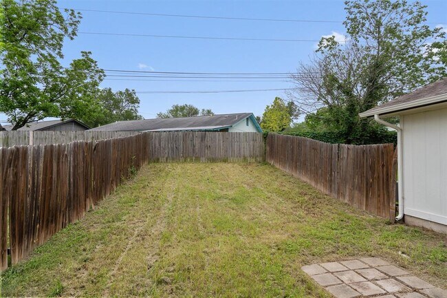 Building Photo - 701 Ramble Ln