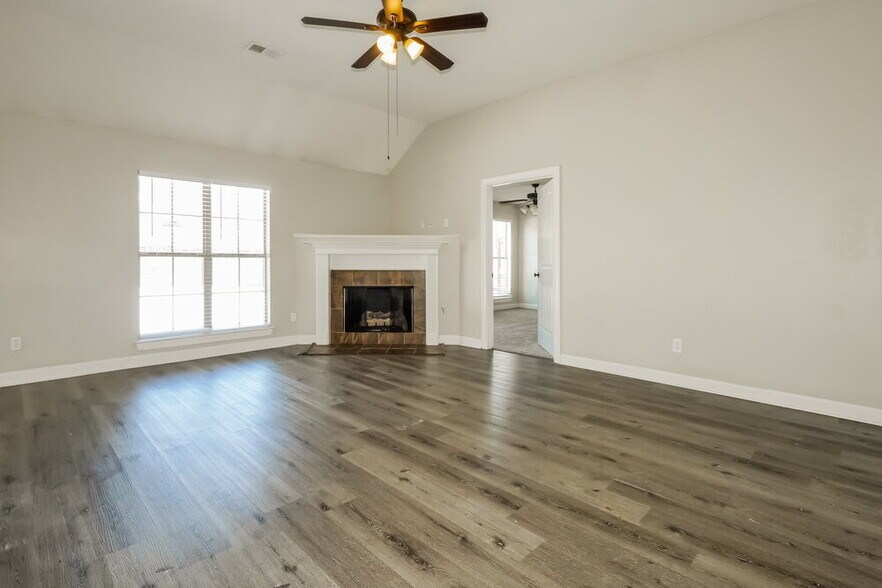 Building Photo - 8213 Park Pike