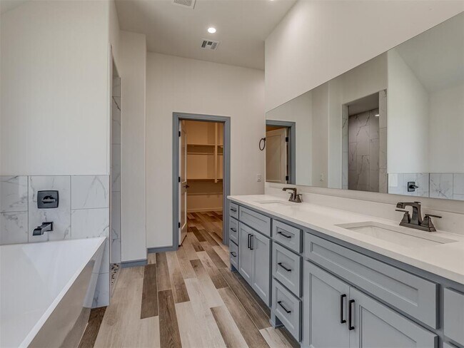 Building Photo - 9332 SW 33rd Pl