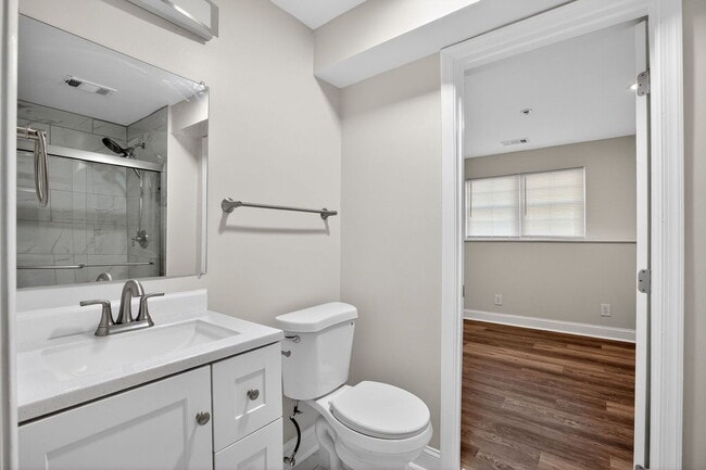 Building Photo - 2736 Albermarle Pl