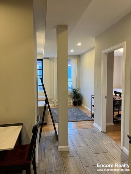 Building Photo - 220 Hanover St