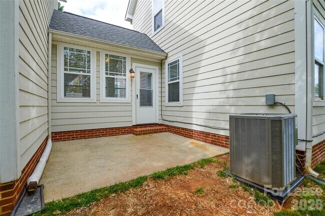 Building Photo - 9020 Ladys Secret Dr
