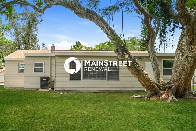 Building Photo - 3 Bedroom Pet-Friendly Home in BRADENTON, FL with Main Street Renewal