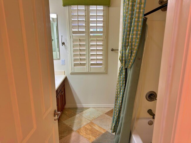 Building Photo - 737 E Charlevoix Ave