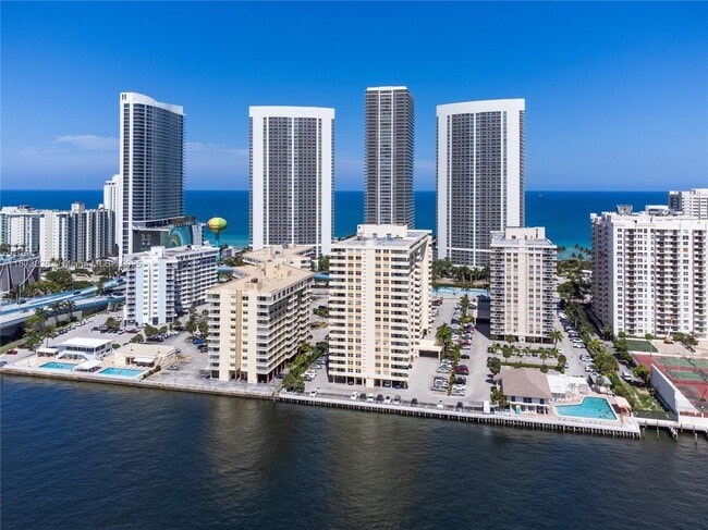 Building Photo - 1833 S Ocean Dr