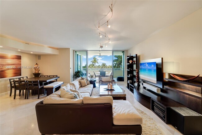 Building Photo - 445 Grand Bay Dr