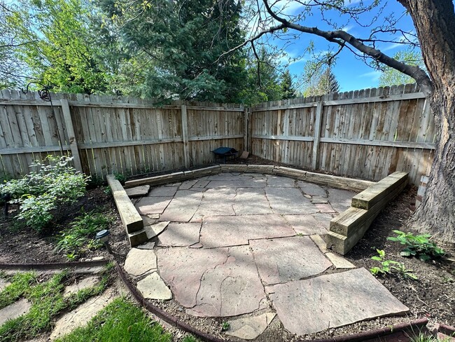 Building Photo - 3 Bedroom 3 Bath - Arapahoe Ridge Erie!