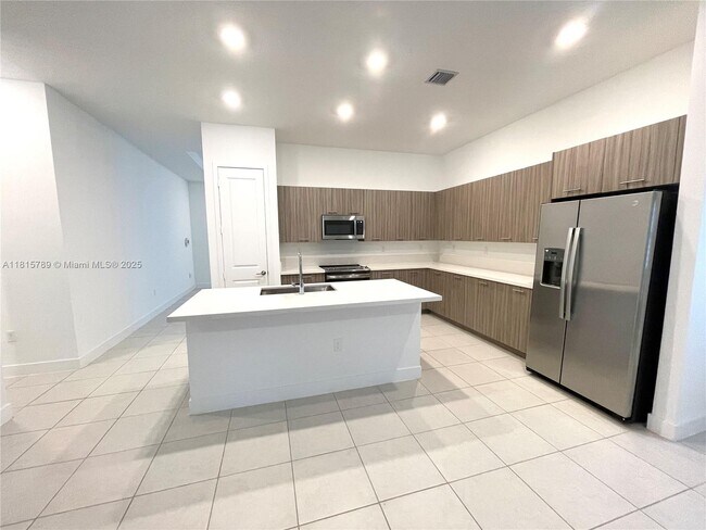 Building Photo - 4506 SW 174th Ave