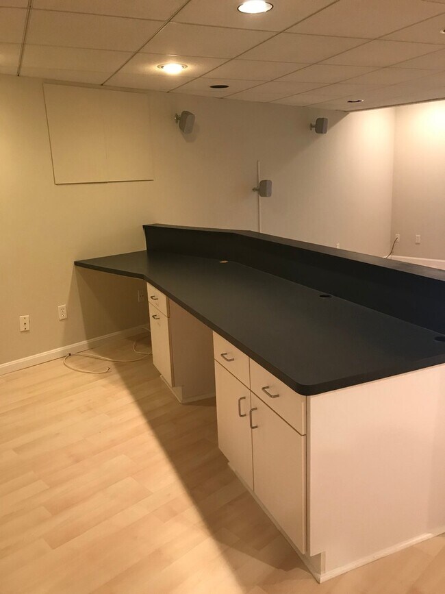 Building Photo - Solon 4 Bedroom Rental