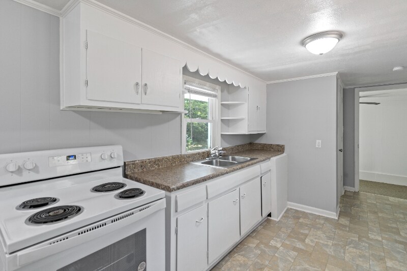 Building Photo - 3915 Glenridge Rd
