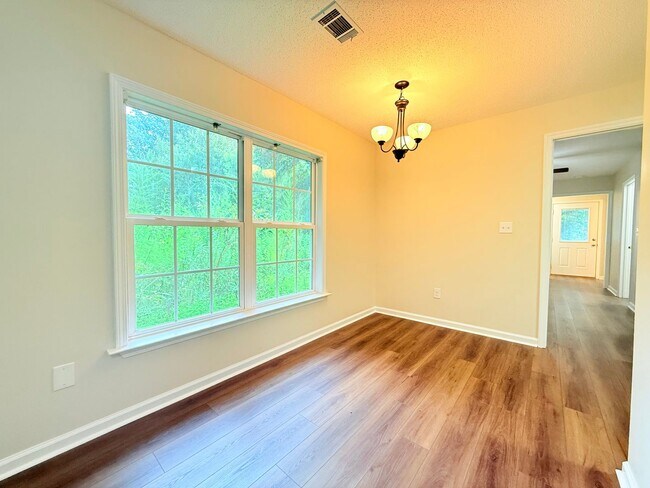 Building Photo - Cute 1 Bed 1 Bath Home Available! Call to Schedule a Tour Today!
