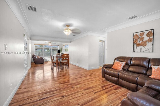 Building Photo - 2825 SW 5th St