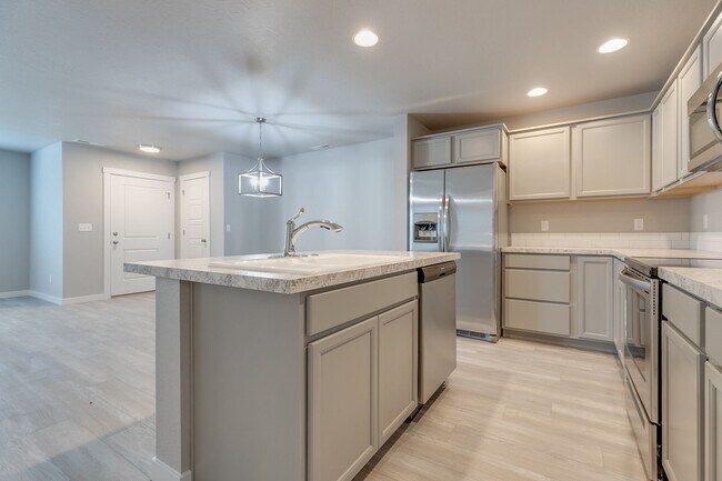Building Photo - Now Leasing this Meridian Townhome!  Great...