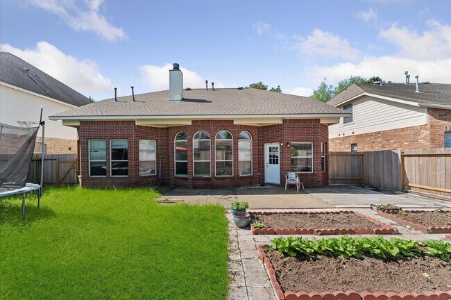 Building Photo - 26414 Creston Woods Dr
